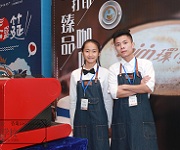 咖啡師培訓_中海地產環(huán)宇城咖啡師學員實踐